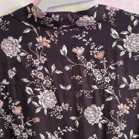 H&M Divided Black Floral Button-Down Shirt Size 14 - Picture 6 of 6